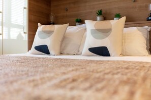 2 bedrooms, iron/ironing board, travel cot, WiFi