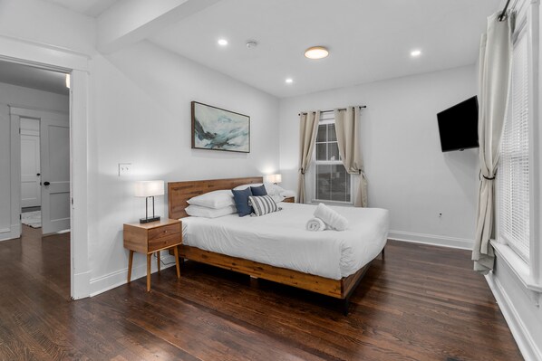 5 多间卧室、办公桌、WiFi、床单