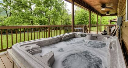 Creekside: This Cabin is All That and a Bag of Chips... by the Creek!