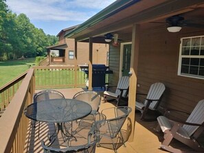 Outdoor dining - Riverside Cabin w/Fishing, Hot Tub & Firepit (COSBY)