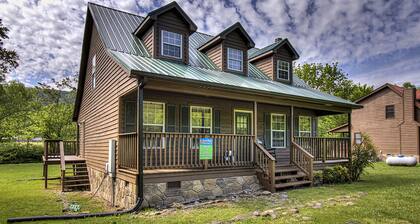 Riverside Cabin w/Fishing, Hot Tub & Firepit