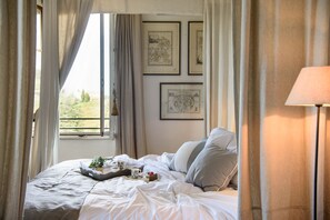 9 bedrooms, free WiFi - VILLA IL PRINCIPE - Nine Bedroom Villa, Sleeps 18 (Castellina in Chianti)