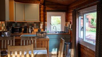 Réfrigérateur, micro-ondes, four, cafetiÚre/bouilloire