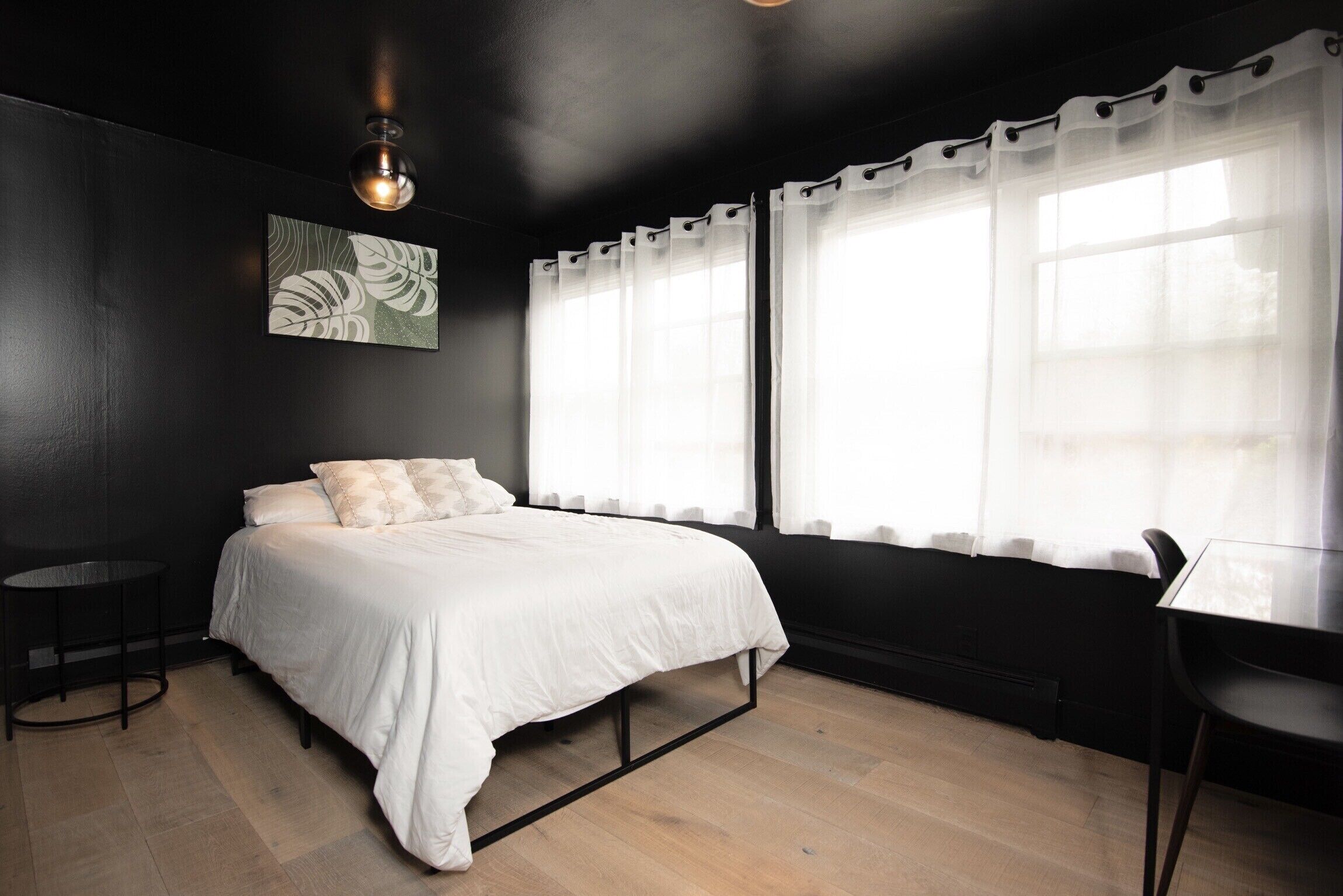 Spacious 5 bedroom Modern Rental w/ POOL TABLE