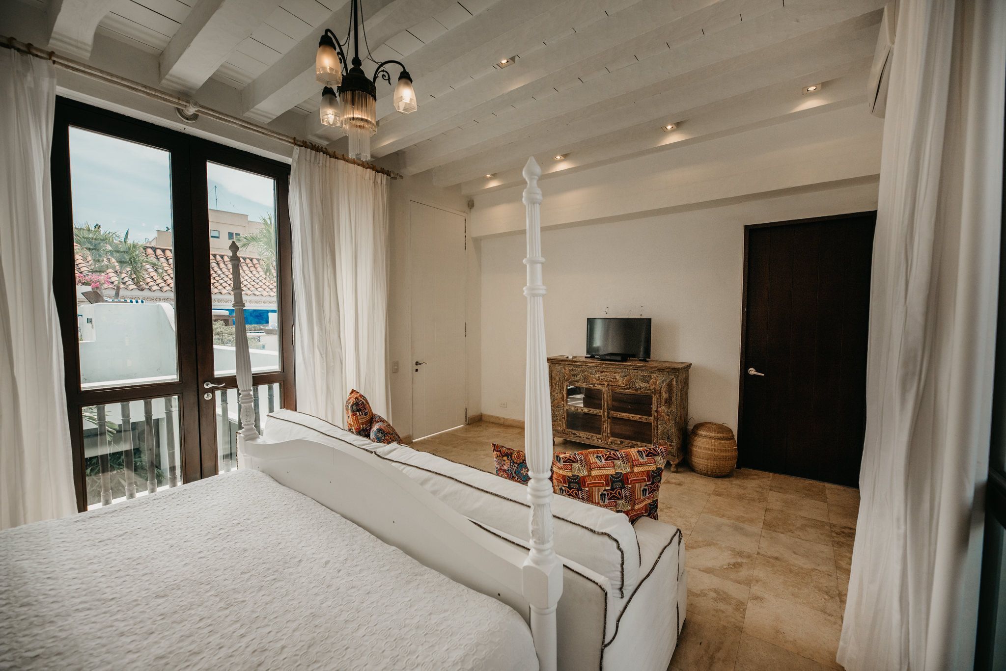 Car104 - Luxury 5 bedroom villa in the heart of the Old City