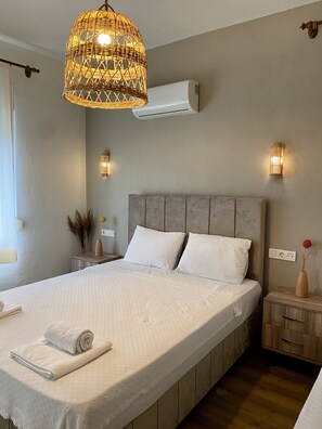 Classic-studio | Minibaari, työpöytä, kannettavalle tietokoneelle sopiva työtila