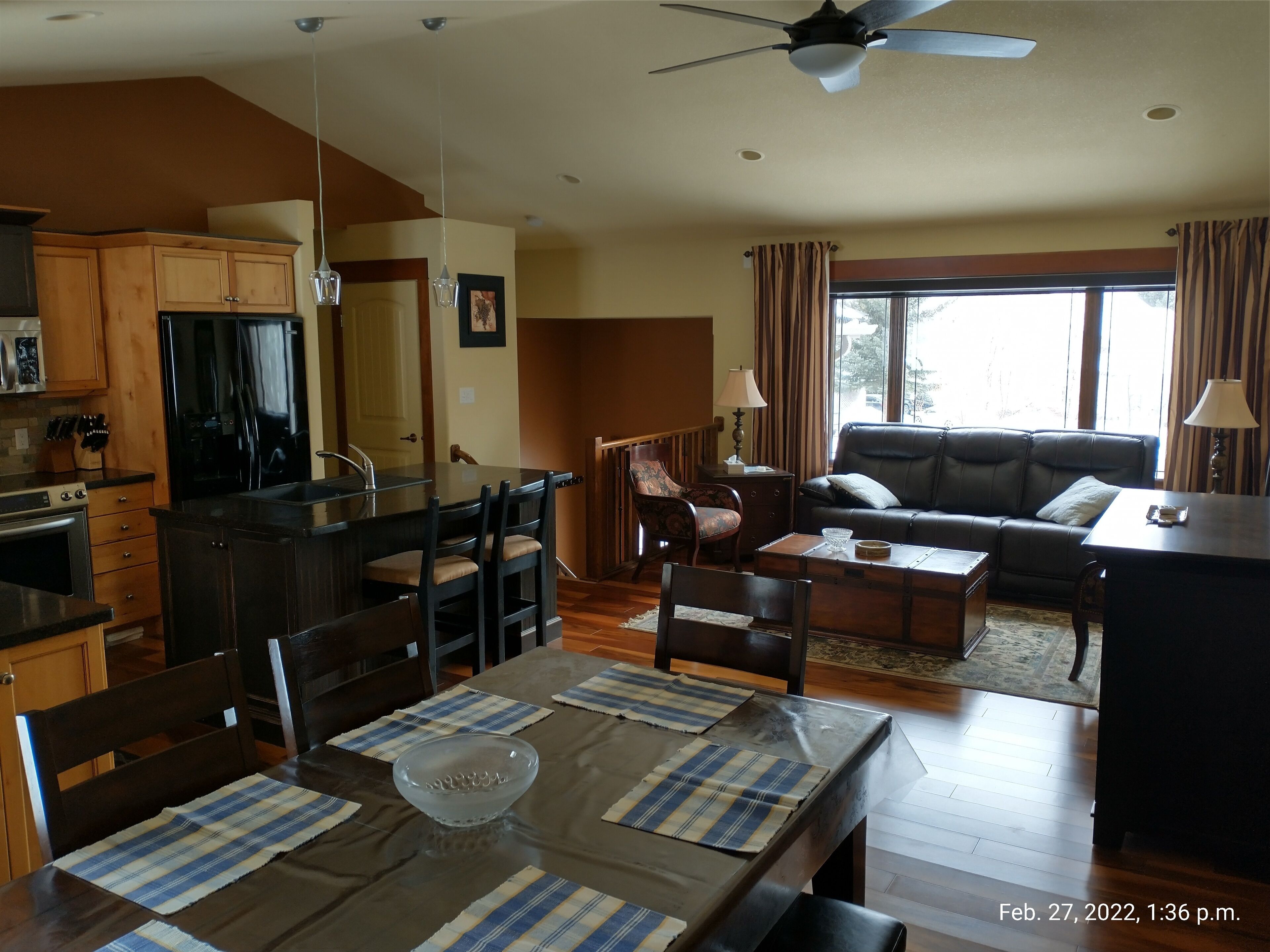 1 min to golf course, 5 min to ski hill and hot springs