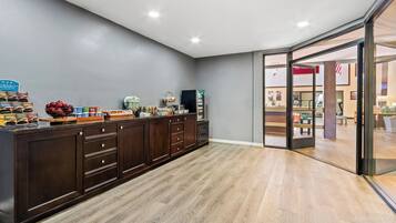Free daily continental breakfast