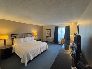 Superior Room, 1 King Bed, Non Smoking | Desk, blackout curtains, iron/ironing board, free WiFi - Red Roof Inn Ridgecrest (Ridgecrest)