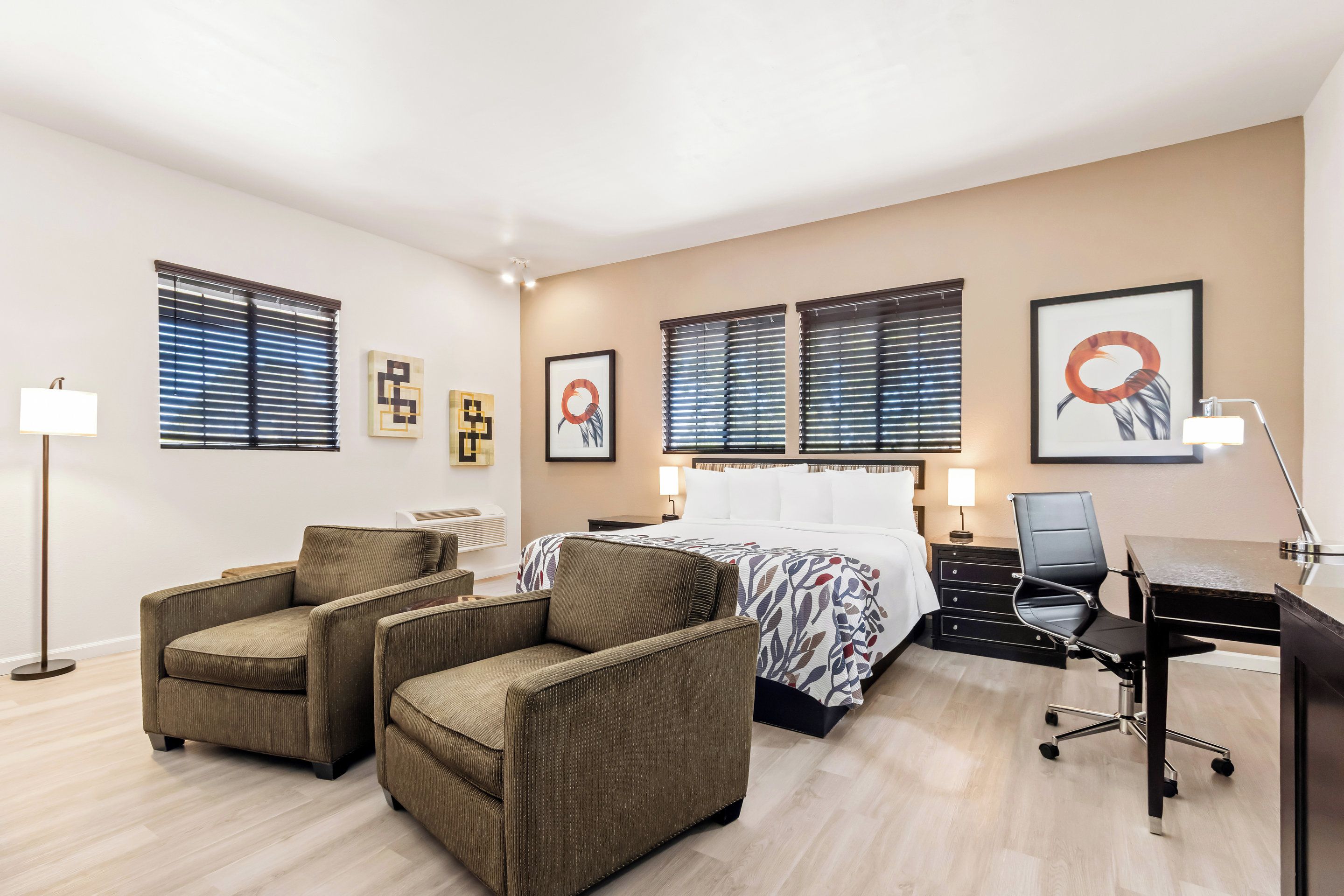 Suite, 1 King Bed, Non Smoking | Desk, blackout drapes, iron/ironing board, WiFi (free)