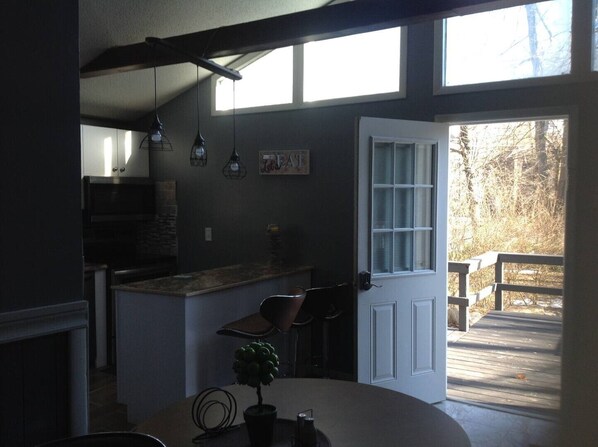 Dining - Cozy and Charming Chalet! Close to Hiking Trails and Ski Areas! (Tobyhanna)