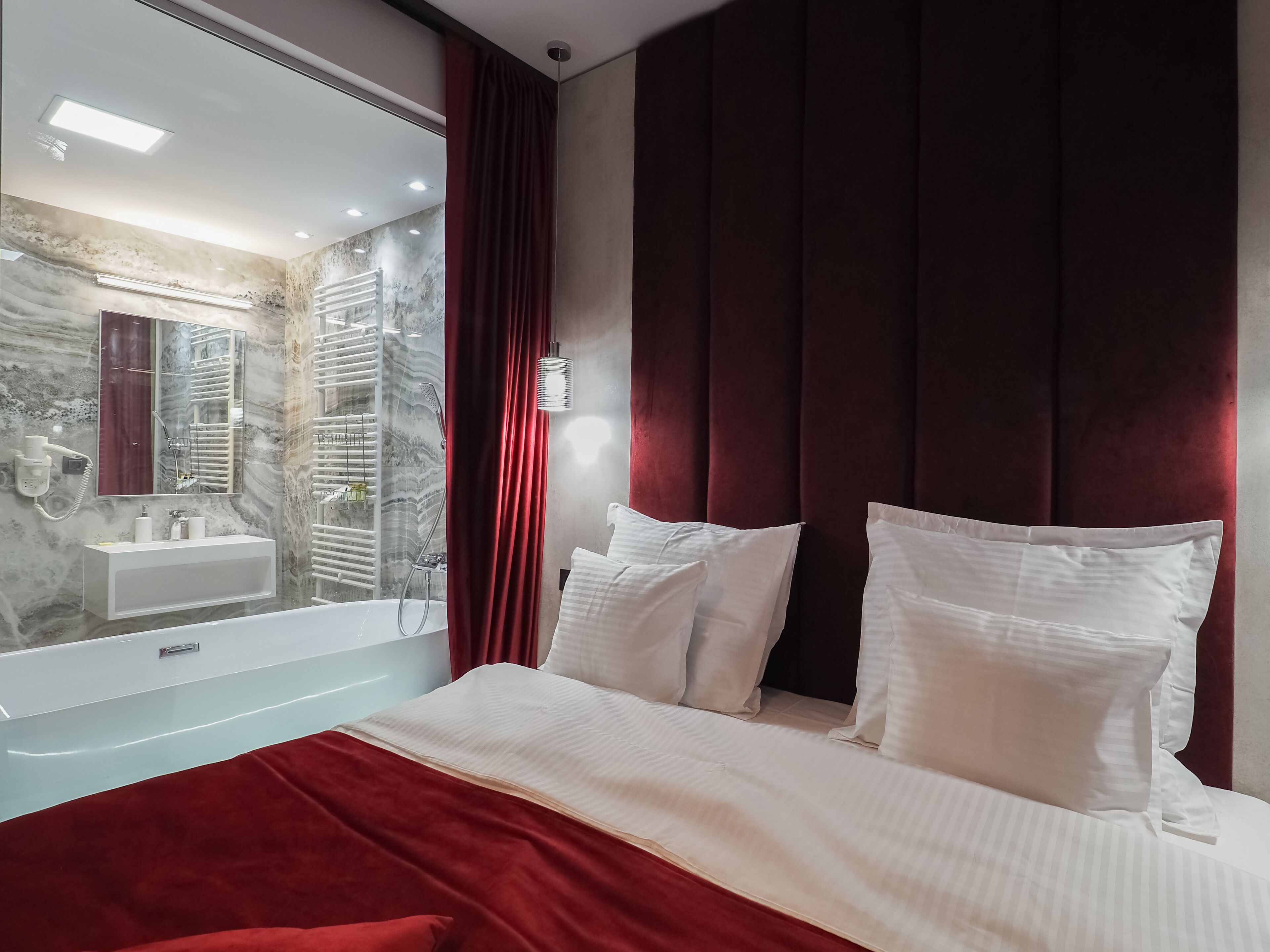 Minibar, desk, soundproofing, free WiFi