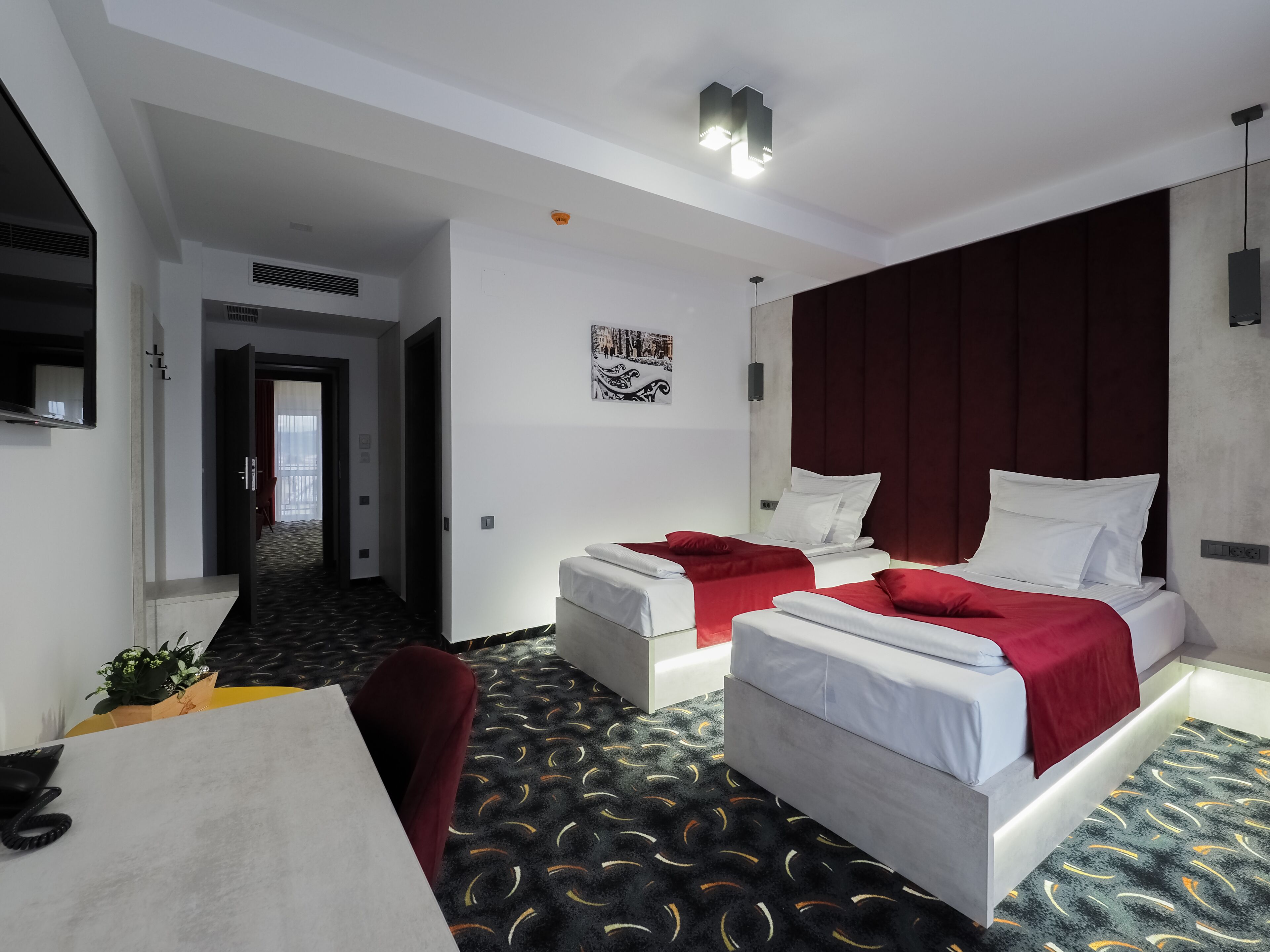 Deluxe Twin Room | Minibar, desk, soundproofing, free WiFi