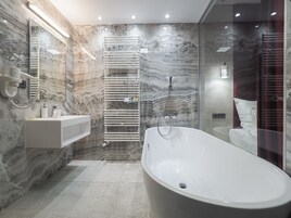 Executive Double Room | Bathroom | Free toiletries, hair dryer, bathrobes, slippers