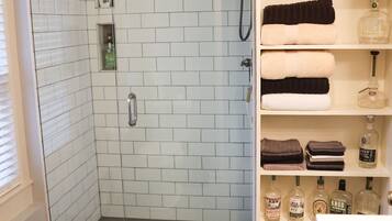 淋浴設備、風筒、提供毛巾、番梘