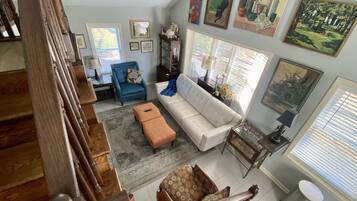 智能電視、書籍、音樂庫