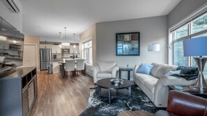 Apartment (2 Bedrooms) | Wohnzimmer