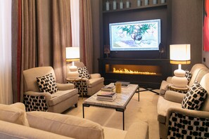 Smart TV de 80 pulgadas con canales digitales, una televisión