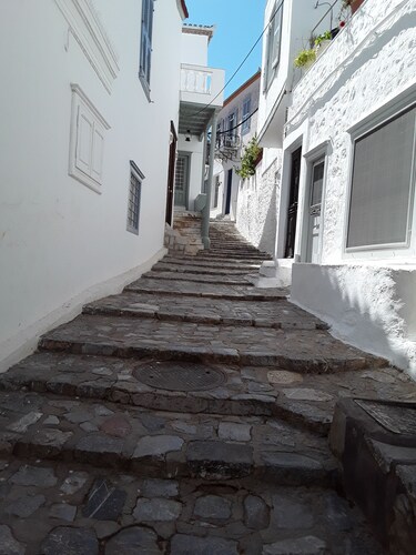 Traditional island house in the heart of Hydra