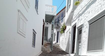 Traditional island house in the heart of Hydra