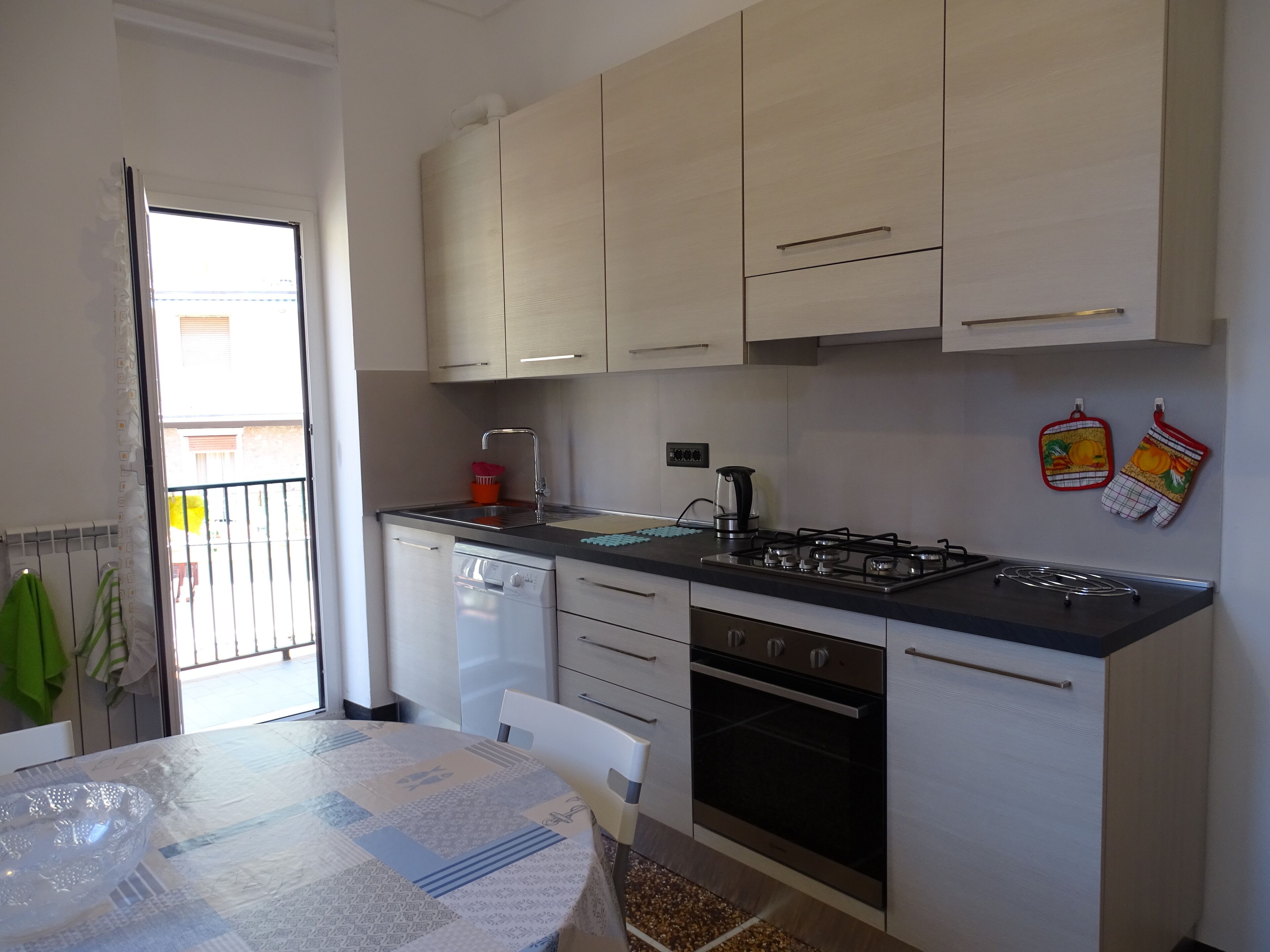 Réfrigérateur, four, plaque de cuisson, lave-vaisselle