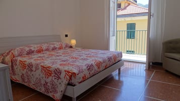 3 camere, una scrivania, ferro/asse da stiro, Wi-Fi gratuito