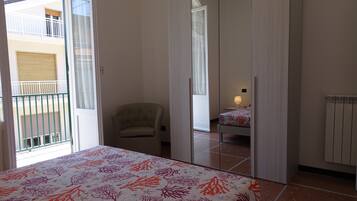 3 habitaciones, escritorio, tabla de planchar con plancha y wifi gratis