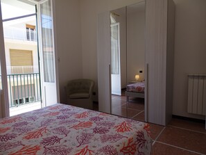 3 chambres, bureau, fer et planche à repasser, accès au Wi-Fi (inclus)