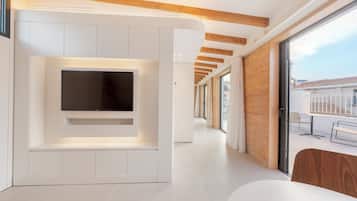 Edredón, caja de seguridad en la habitación y cortinas blackout