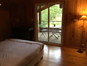 4 chambres, fer et planche à repasser, lit parapluie, Wi-Fi gratuit