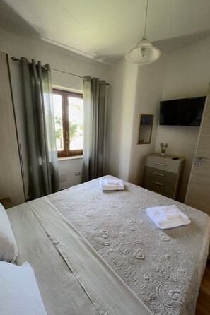 1 bedroom, travel cot, WiFi