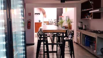 Gemeinsamer Deluxe-Schlafsaal | Gemeinschaftsküche