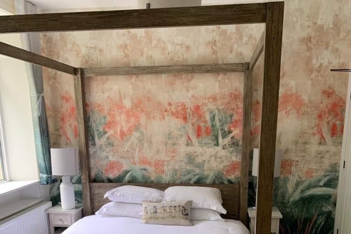 Premium bedding, individually decorated, individually furnished, desk