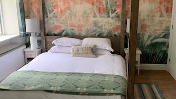 Premium bedding, individually decorated, individually furnished, desk