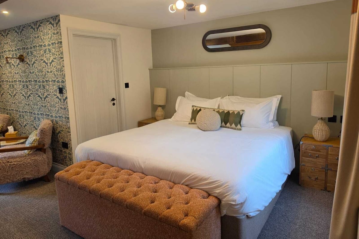 Superior Double or Twin Room, River View | Premium bedding, individually decorated, individually furnished, desk