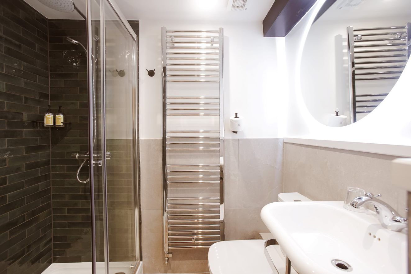 executive twin room | bathroom | free toiletries, hair dryer, towels