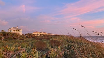 Beach nearby, sun-loungers, beach towels