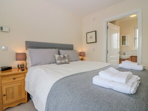 Cottage | 3 bedrooms, individually decorated, individually furnished, free WiFi - 10 Goodhope Gardens (Aberdeen)