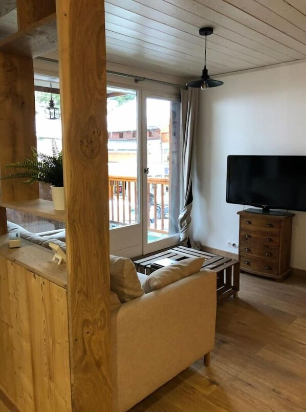 Télévision, chaîne hi-fi