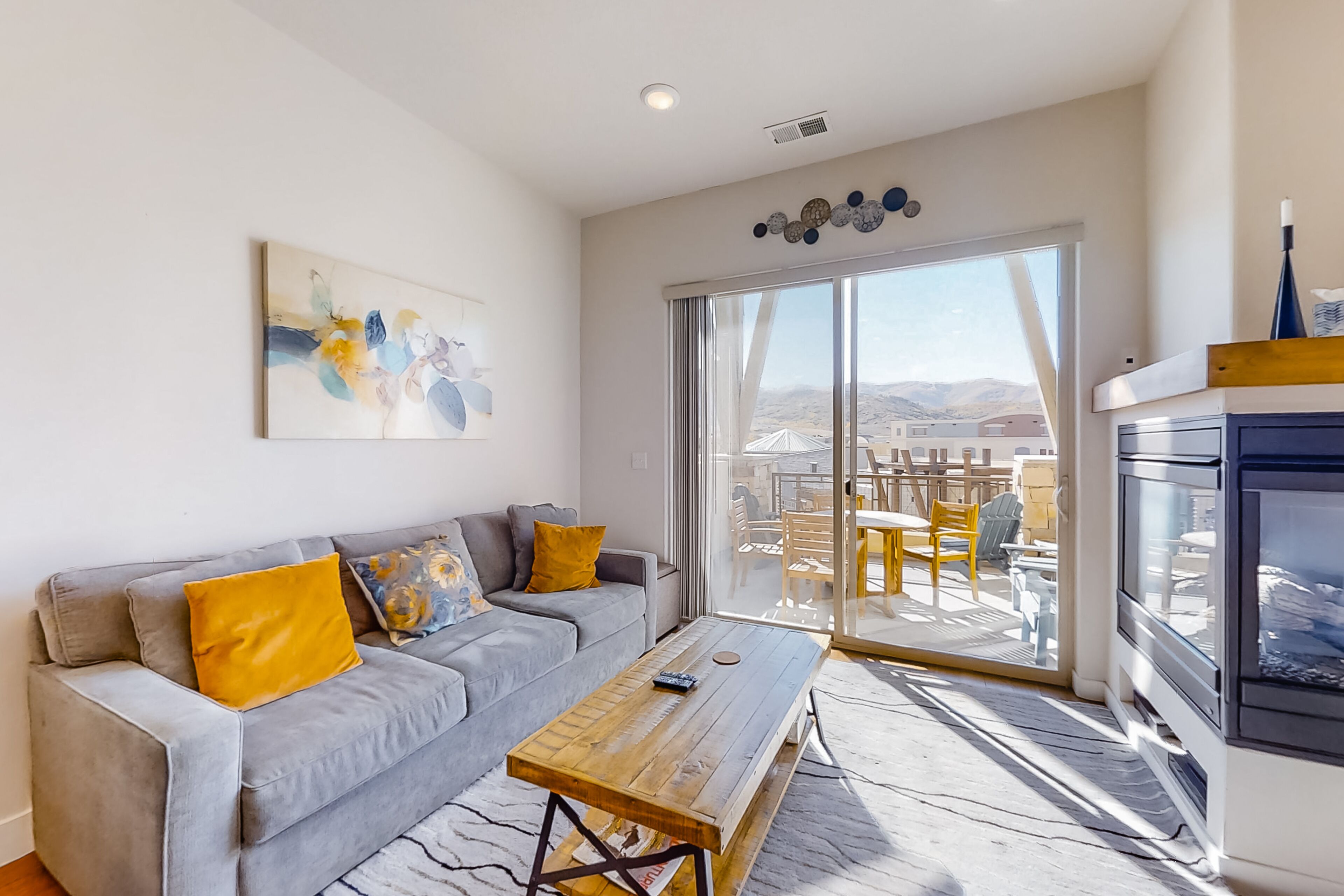 Newpark Terrace Gem w/ Private Hot Tub & Mountain Views - Walk to Dining