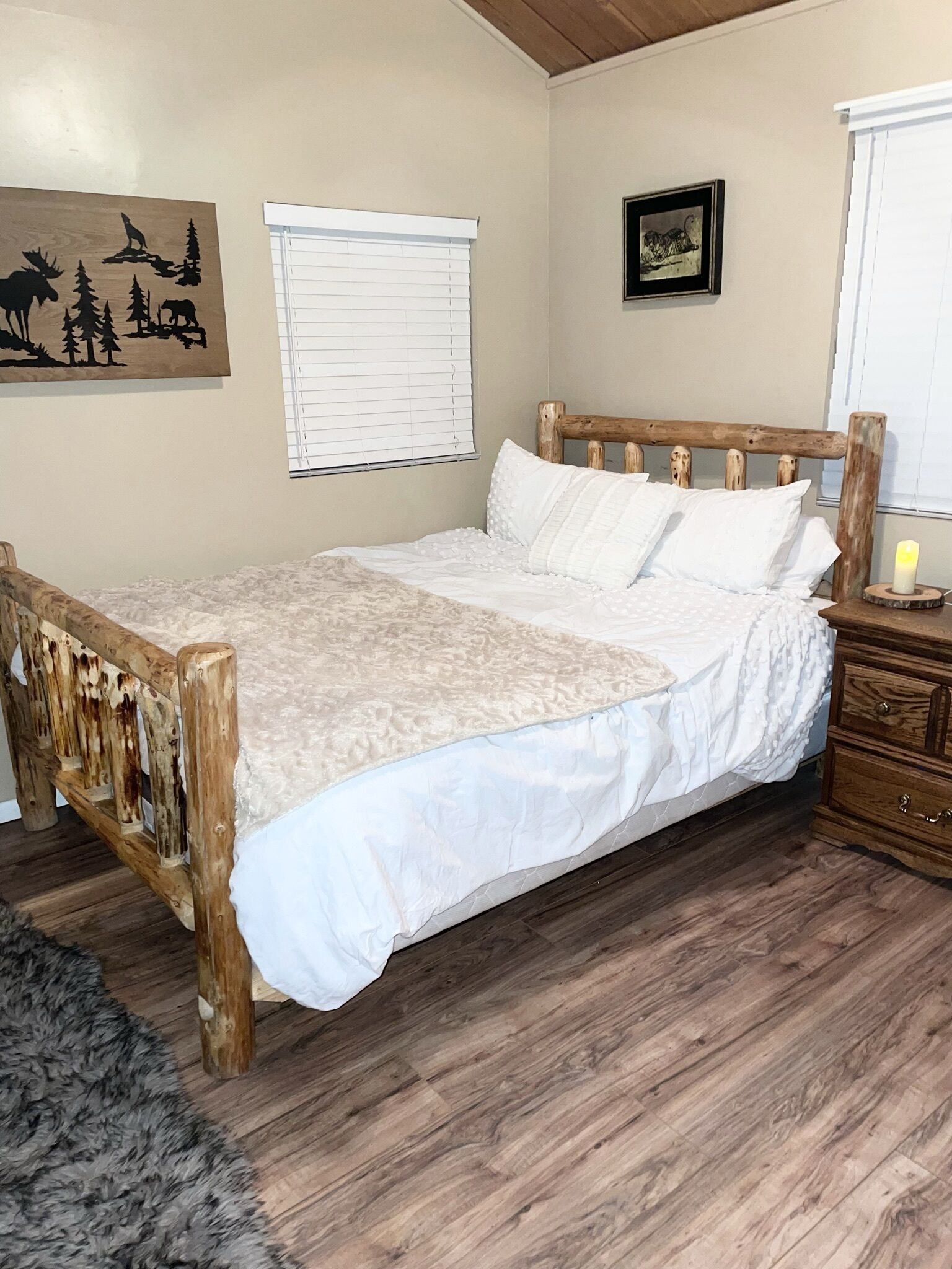 Close to Oktoberfest! Sugar Bear cabin- private with hot tub & fireplace 🐶