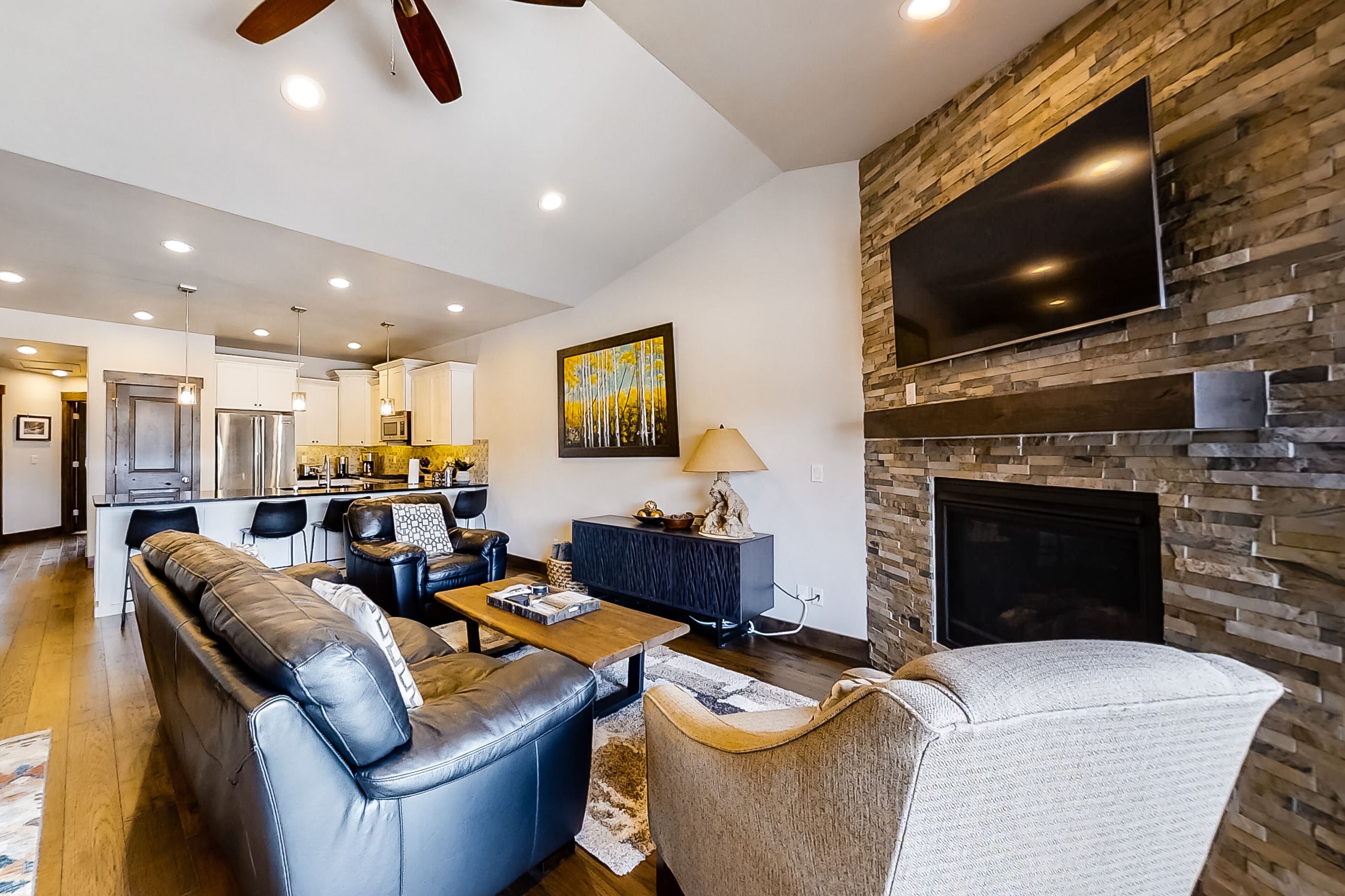 Spacious, new-build stunner near Park City & Deer Valley with private hot tub