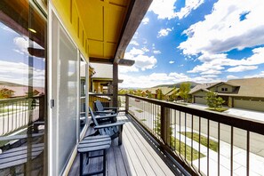 Property grounds - Spacious, new-build stunner near Park City & Deer Valley with private hot tub (Kamas)