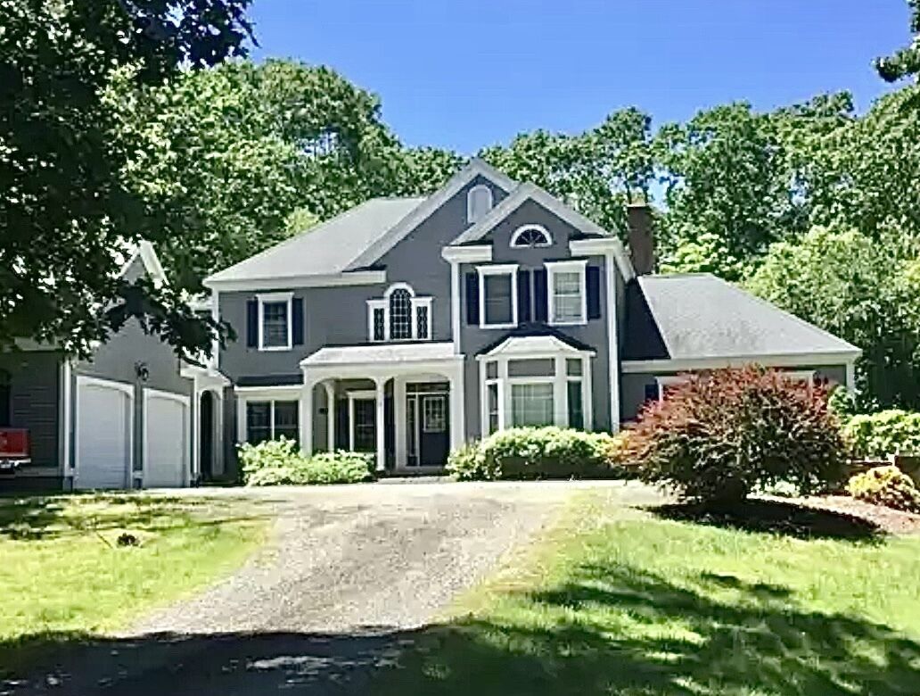 Fantastic pool home in park-like setting on Connecticut Shore