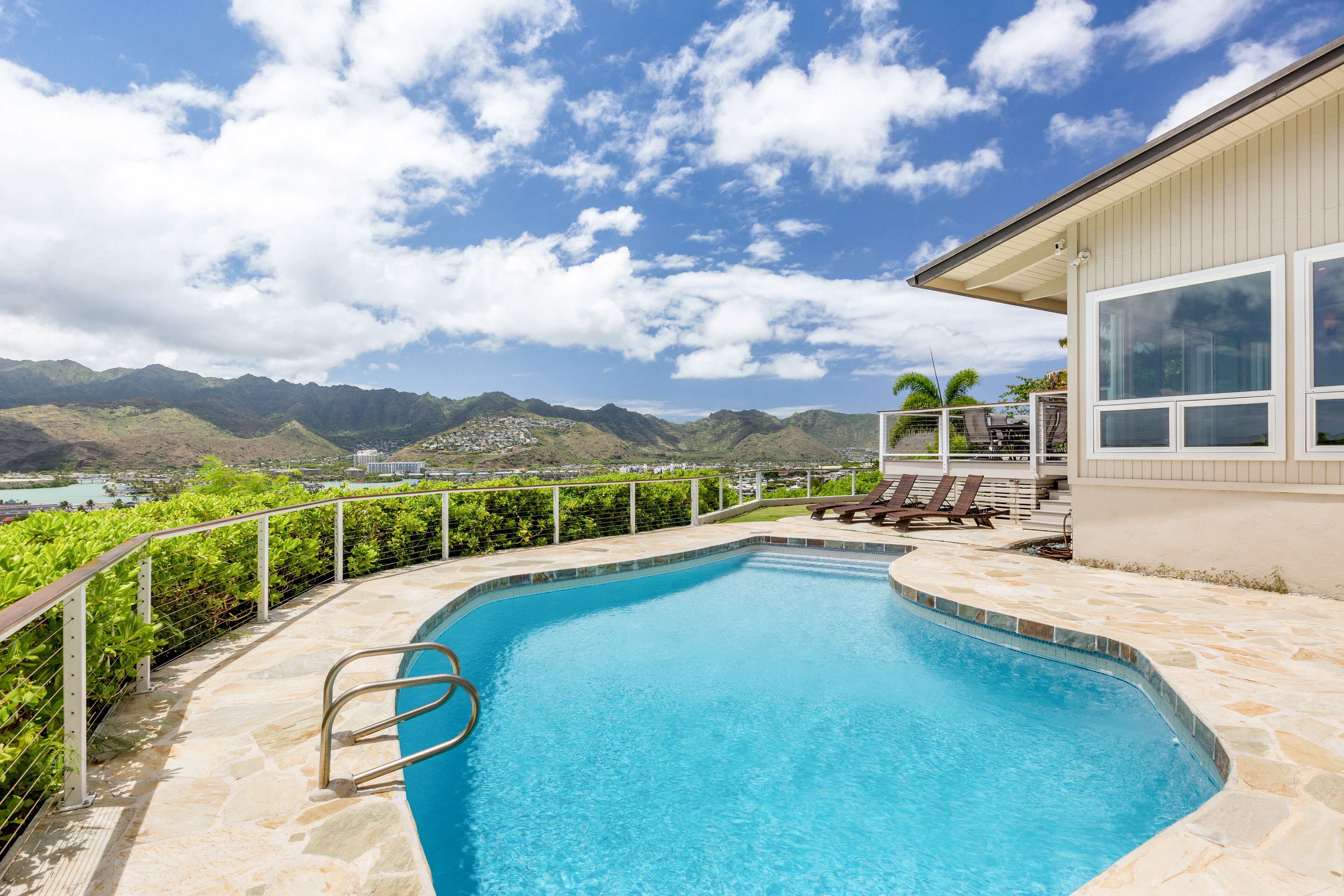 Hale Maunalua hillside hideaway with ocean views & pool - walk to Hanauma Bay