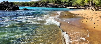 Lovely A-frame home with lanai, WIFI and washer & dryer - near the beach