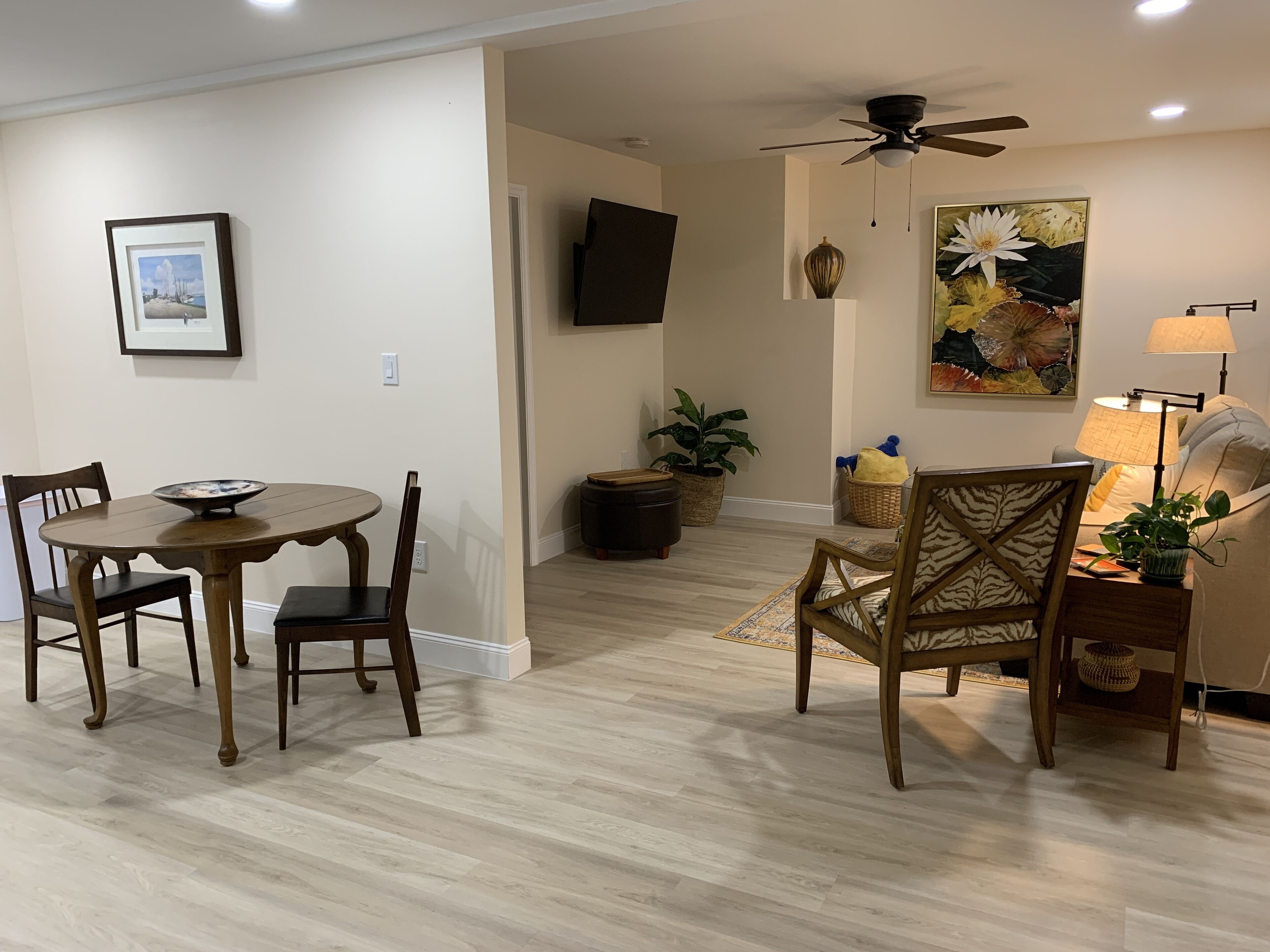 Stylish New Sabal Palm Apt - 1BR, 1BA -walk to Downtown Ft. Myers in 12 minutes!