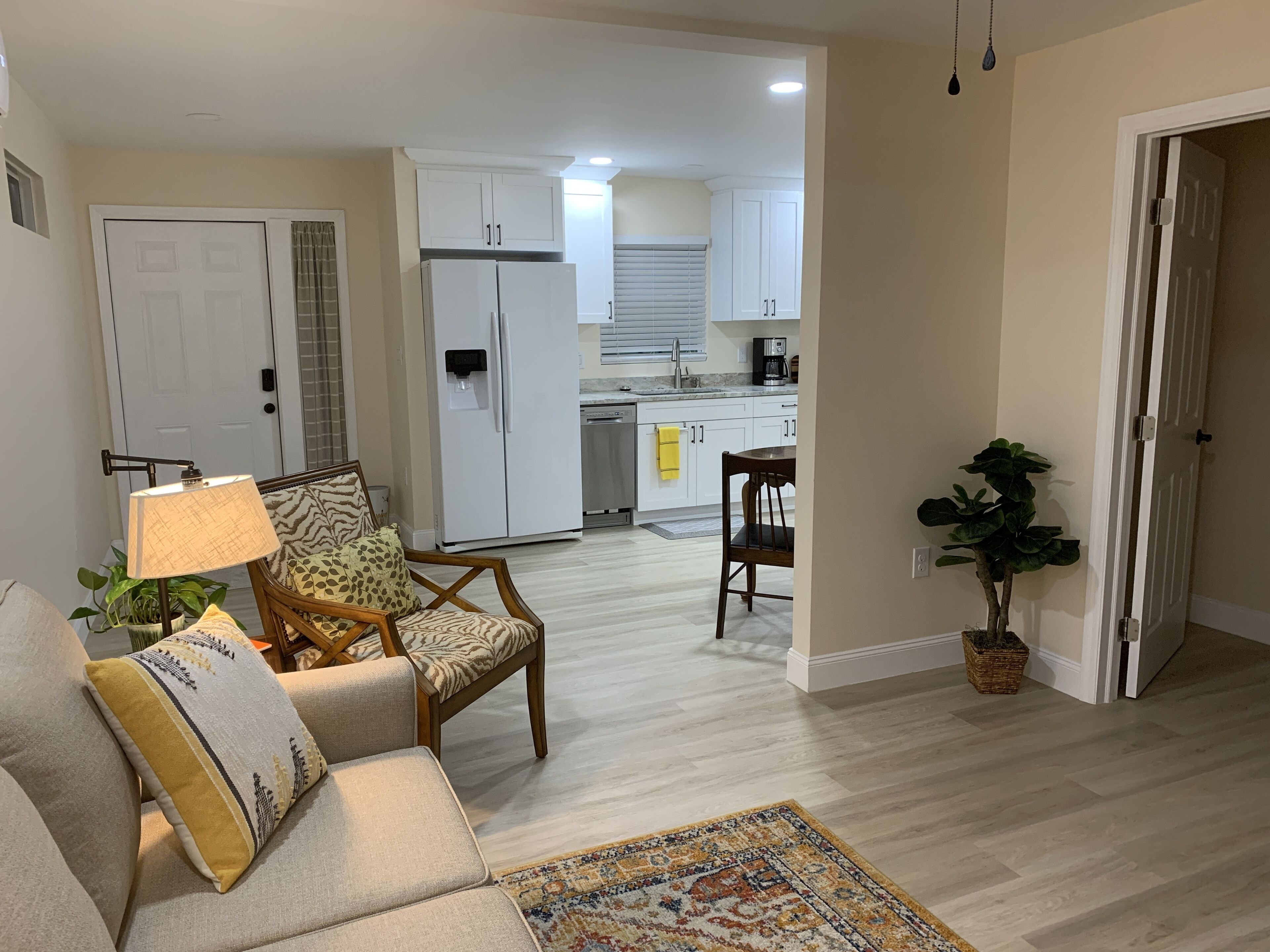 Stylish New Sabal Palm Apt - 1BR, 1BA -walk to Downtown Ft. Myers in 12 minutes!