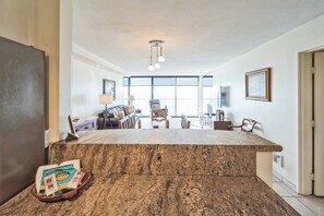 Lobby - Capri by the Sea 505 | Ocean View | Full Kitchen | Private Bedroom | Beach Access | On the Boardwalk (San Diego)