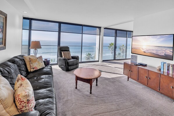 Smart TV, DVD player, books - Capri by the Sea 505 | Ocean View | Full Kitchen | Private Bedroom | Beach Access | On the Boardwalk (San Diego)
